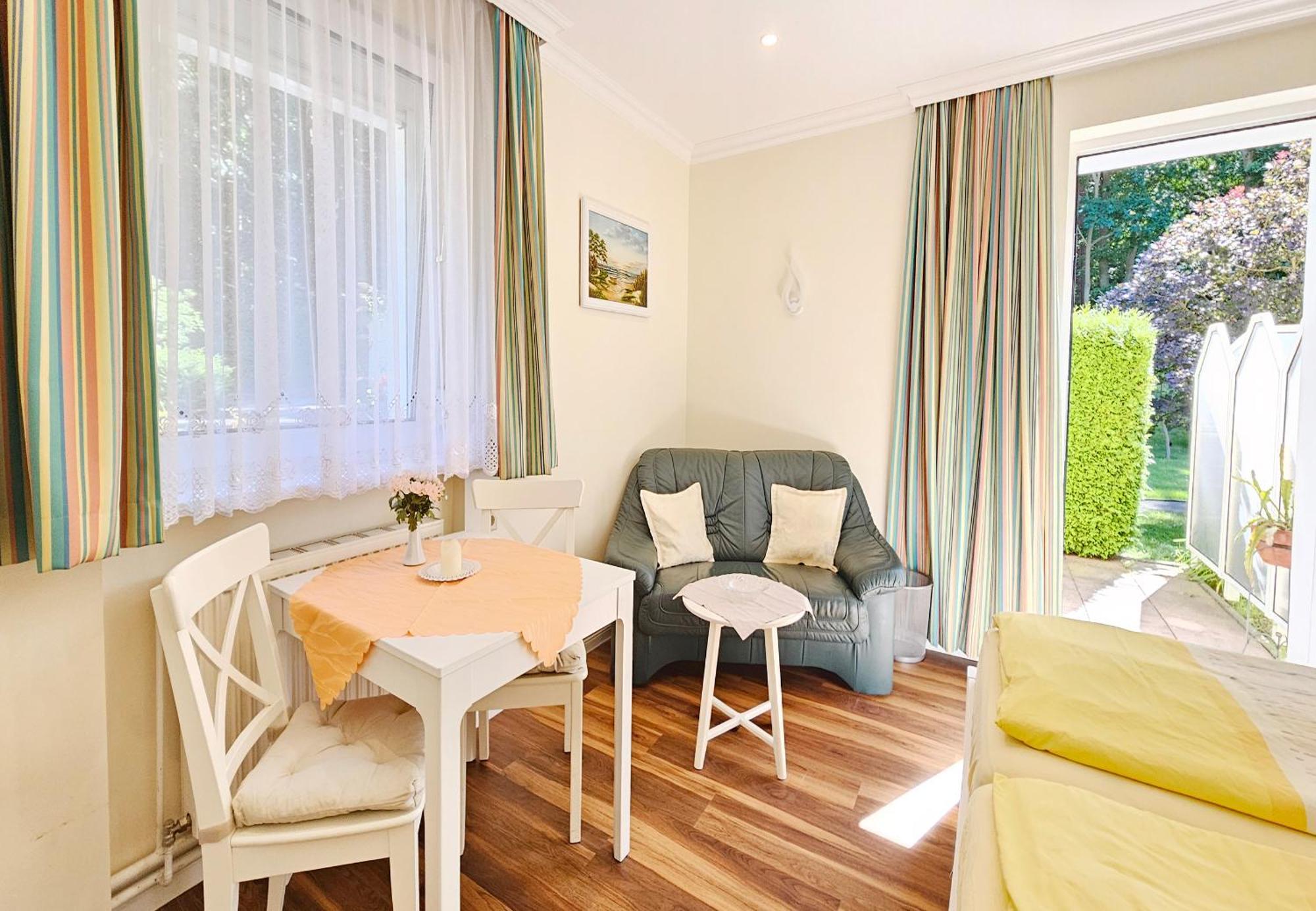 ゼーバート・ヘリングスドルフHaus Am Waldアパートメント エクステリア 写真